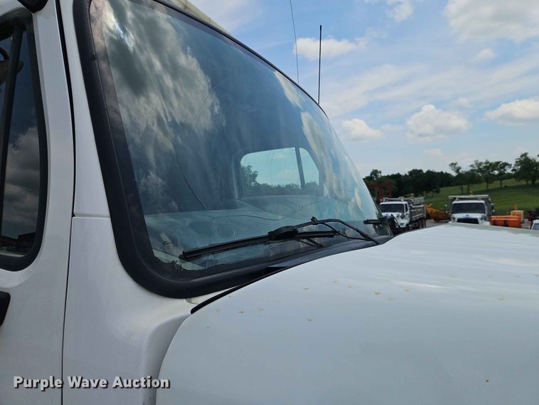 image for item EO7465 2018 Freightliner 108SD 
