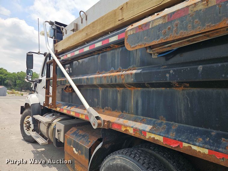 image for item EO7465 2018 Freightliner 108SD 