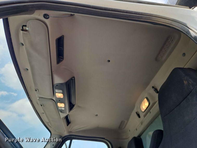 image for item EO7465 2018 Freightliner 108SD 