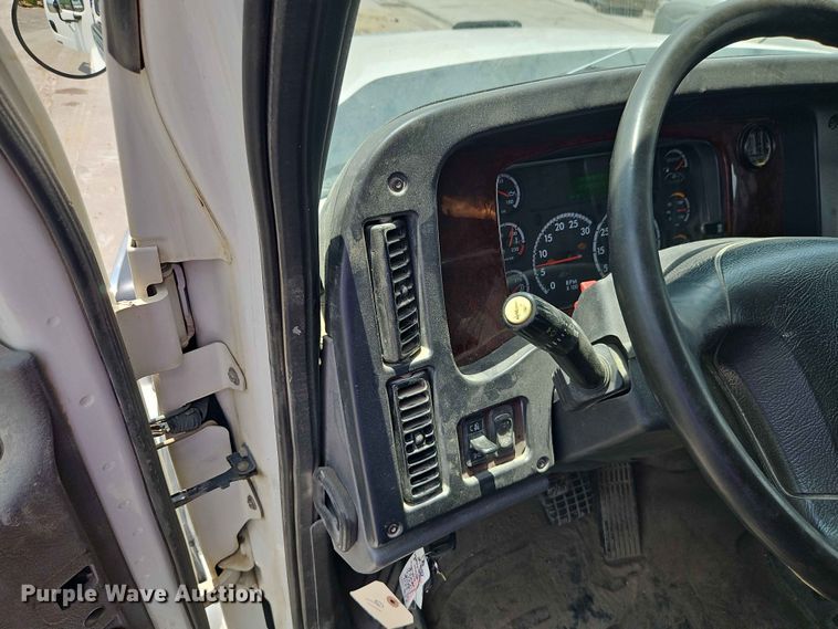 image for item EO7465 2018 Freightliner 108SD 