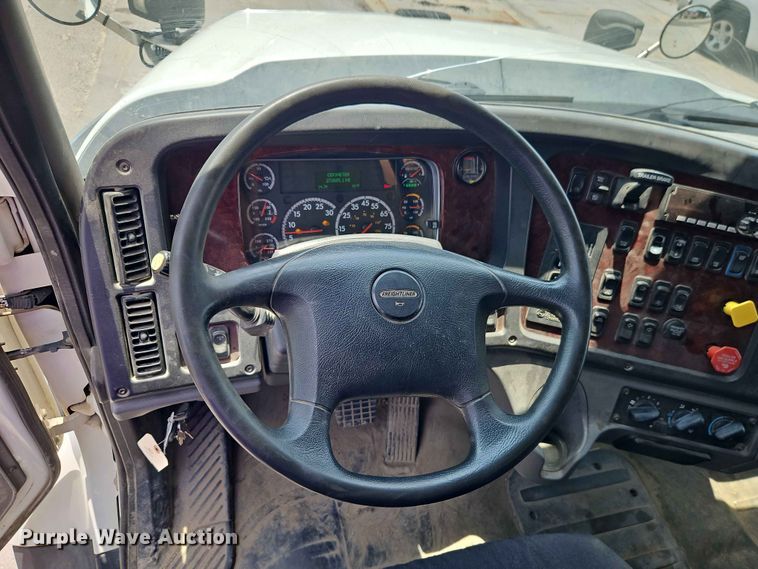 image for item EO7465 2018 Freightliner 108SD 