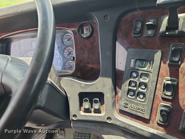 image for item EO7465 2018 Freightliner 108SD 