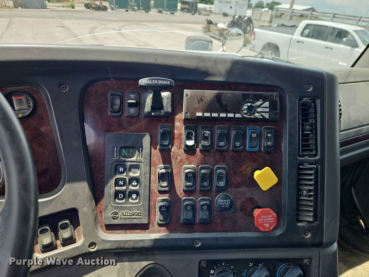 image for item EO7465 2018 Freightliner 108SD 