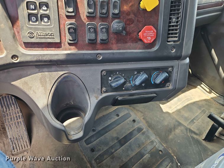 image for item EO7465 2018 Freightliner 108SD 