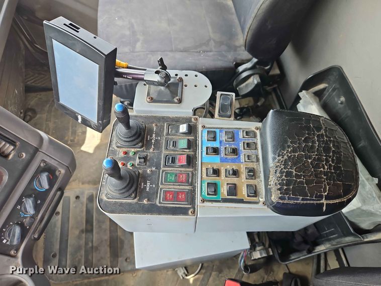 image for item EO7465 2018 Freightliner 108SD 