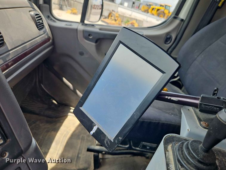 image for item EO7465 2018 Freightliner 108SD 