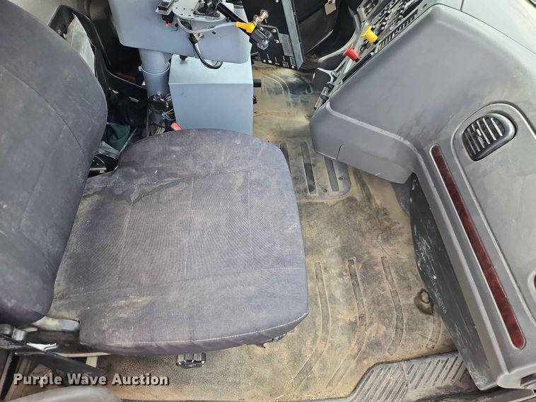 image for item EO7465 2018 Freightliner 108SD 