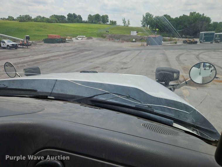 image for item EO7465 2018 Freightliner 108SD 