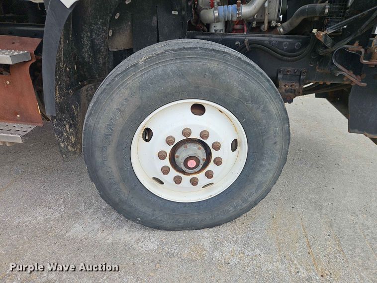 image for item EO7465 2018 Freightliner 108SD 