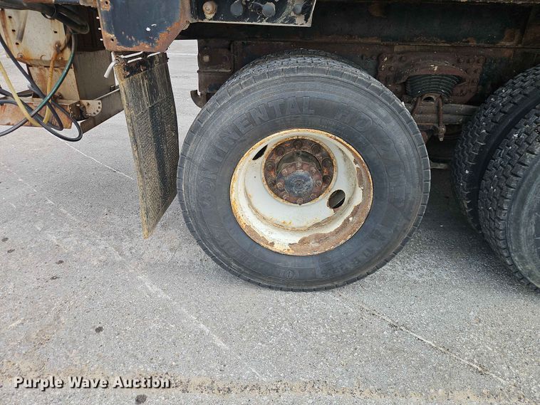 image for item EO7465 2018 Freightliner 108SD 