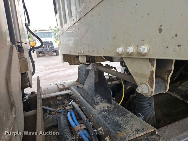 image for item EO7466 2018 Freightliner 108SD dump truck