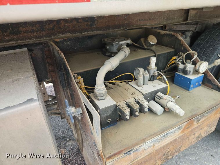 image for item EO7466 2018 Freightliner 108SD dump truck