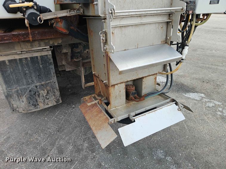 image for item EO7466 2018 Freightliner 108SD dump truck