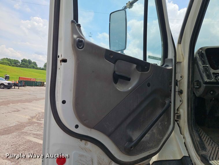 image for item EO7466 2018 Freightliner 108SD dump truck