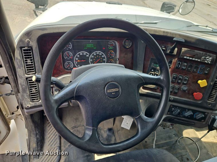 image for item EO7466 2018 Freightliner 108SD dump truck