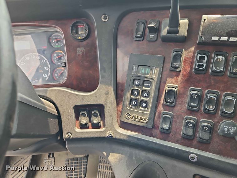 image for item EO7466 2018 Freightliner 108SD dump truck