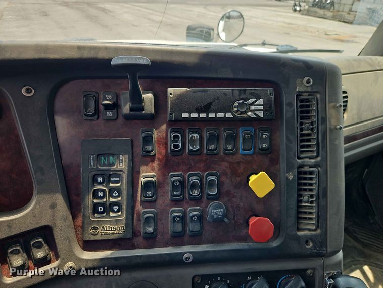 image for item EO7466 2018 Freightliner 108SD dump truck