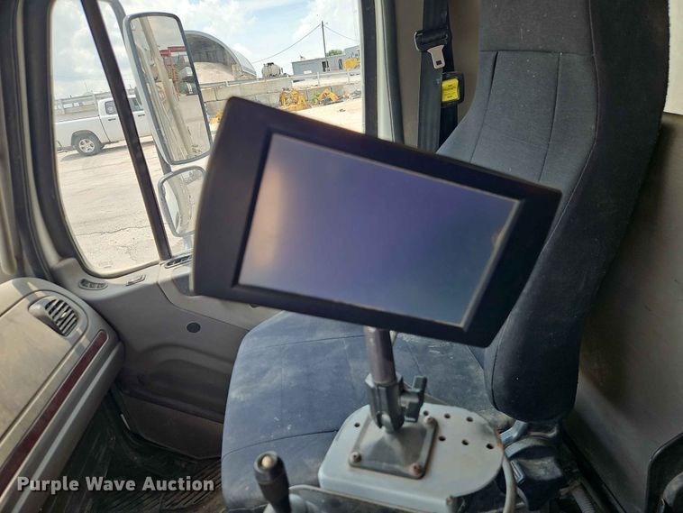 image for item EO7466 2018 Freightliner 108SD dump truck