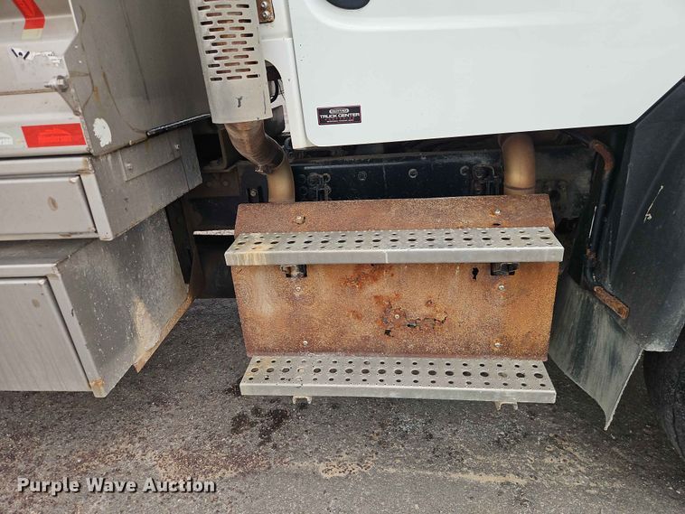 image for item EO7467 2018 Freightliner 108SD dump truck