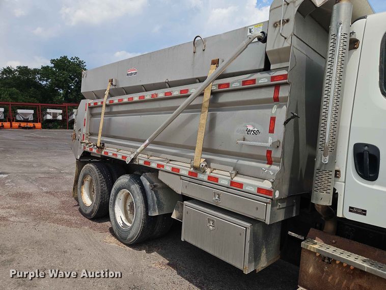 image for item EO7467 2018 Freightliner 108SD dump truck