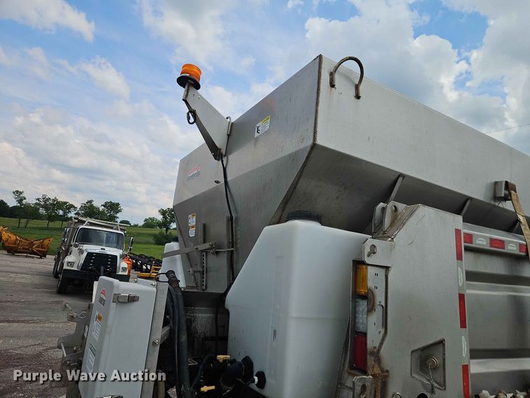 image for item EO7467 2018 Freightliner 108SD dump truck