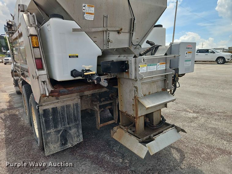 image for item EO7467 2018 Freightliner 108SD dump truck