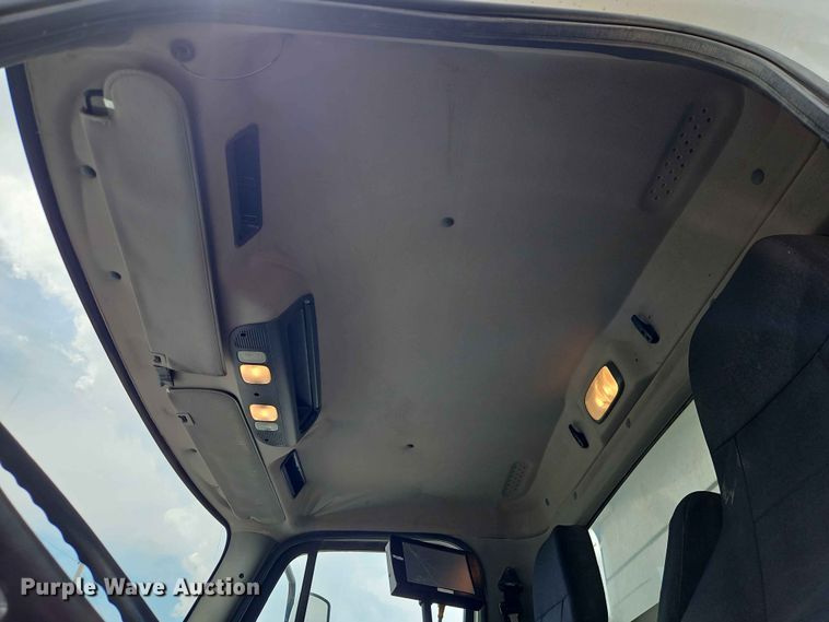 image for item EO7467 2018 Freightliner 108SD dump truck