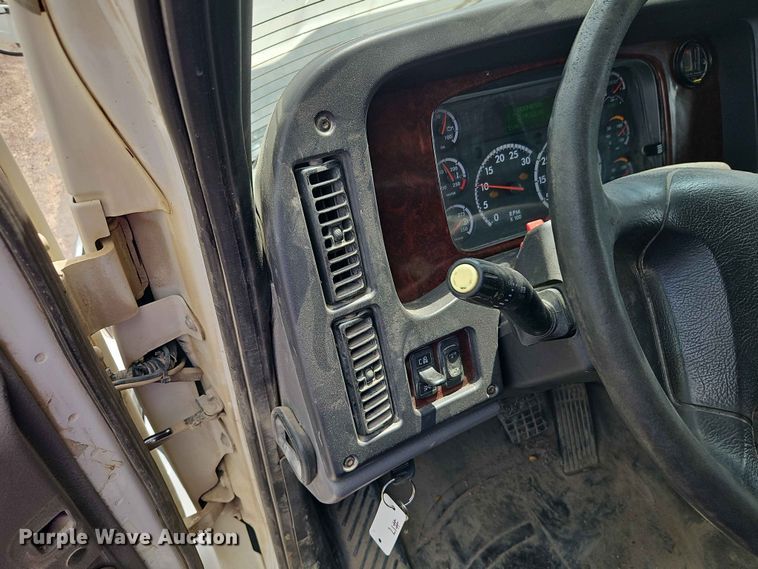 image for item EO7467 2018 Freightliner 108SD dump truck