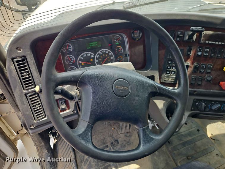 image for item EO7467 2018 Freightliner 108SD dump truck