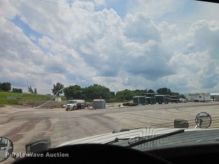 image for item EO7467 2018 Freightliner 108SD dump truck