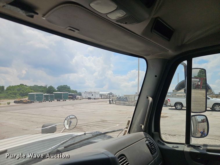 image for item EO7467 2018 Freightliner 108SD dump truck