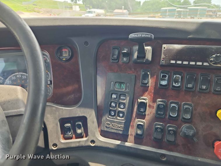 image for item EO7467 2018 Freightliner 108SD dump truck