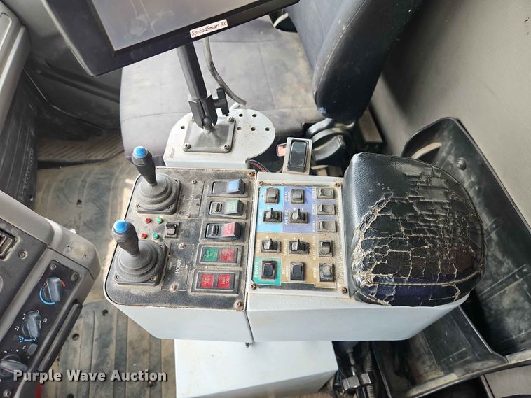 image for item EO7467 2018 Freightliner 108SD dump truck