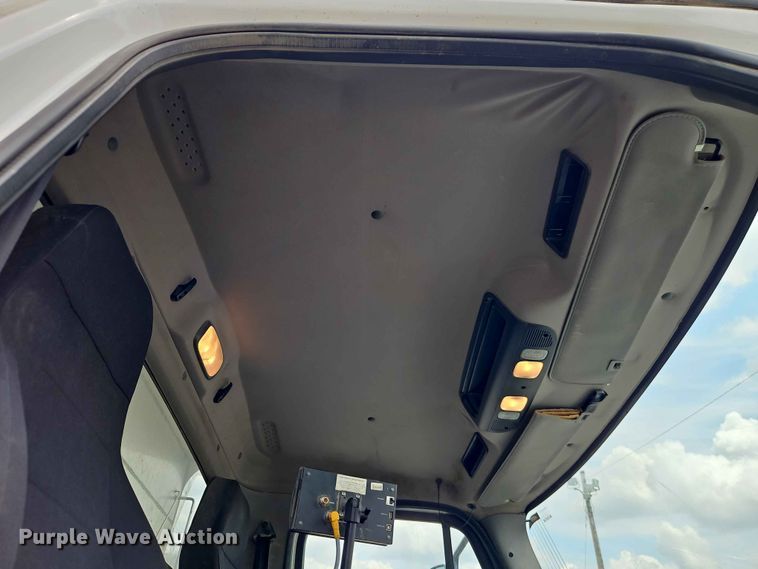 image for item EO7467 2018 Freightliner 108SD dump truck