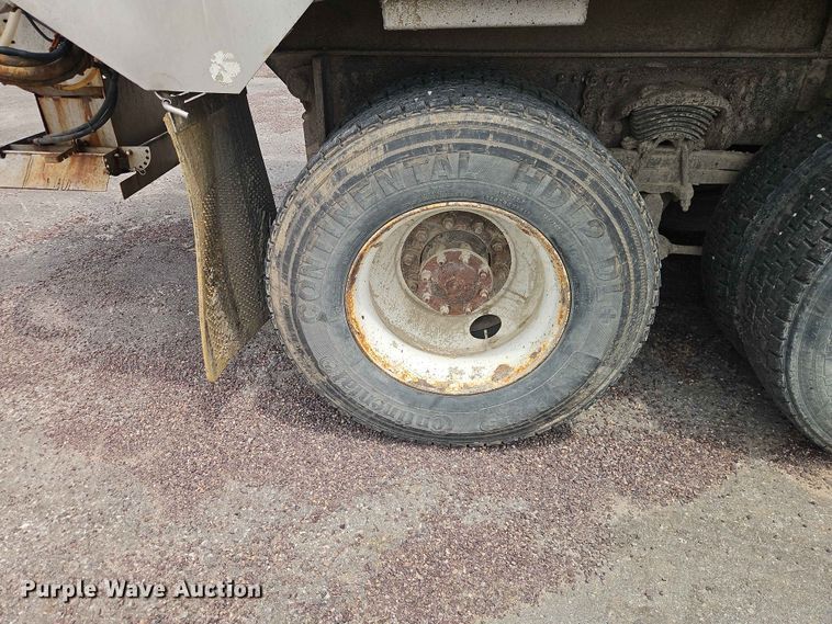 image for item EO7467 2018 Freightliner 108SD dump truck