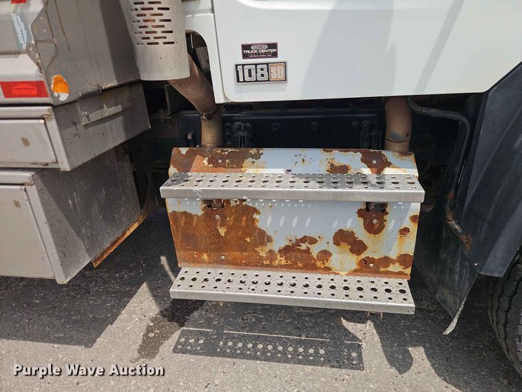 image for item EO7468 2018 Freightliner 108SD dump truck