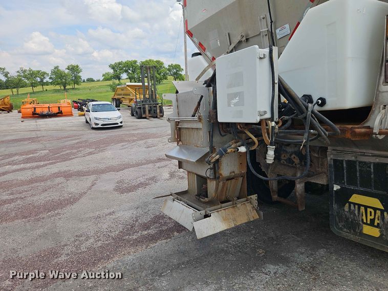 image for item EO7468 2018 Freightliner 108SD dump truck