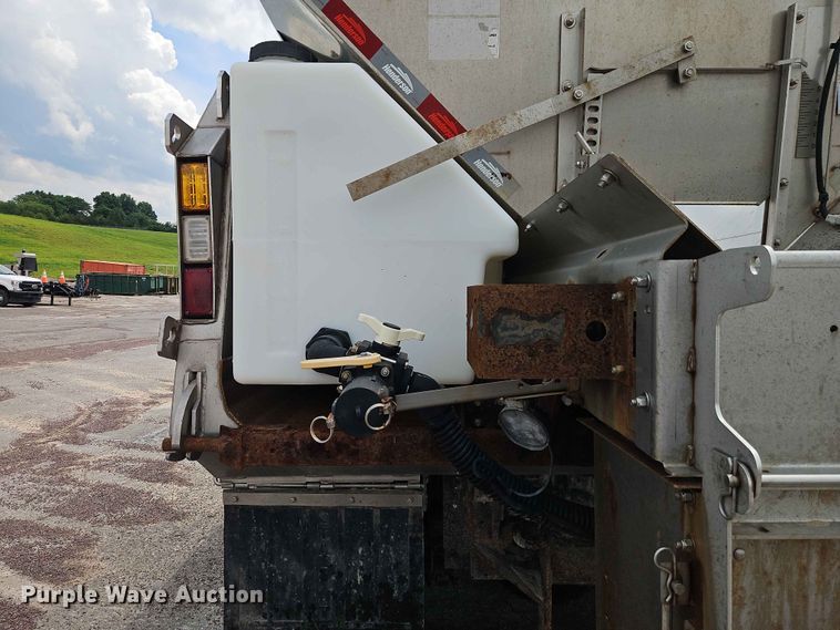 image for item EO7468 2018 Freightliner 108SD dump truck