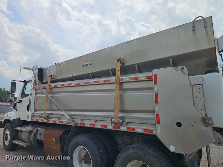 image for item EO7468 2018 Freightliner 108SD dump truck