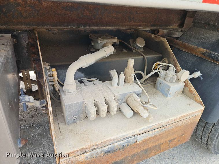 image for item EO7468 2018 Freightliner 108SD dump truck