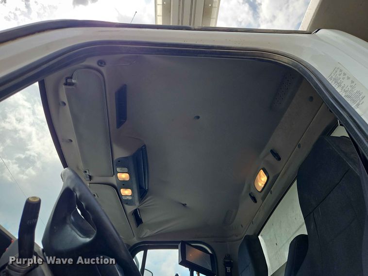 image for item EO7468 2018 Freightliner 108SD dump truck