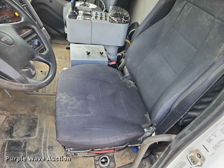 image for item EO7468 2018 Freightliner 108SD dump truck
