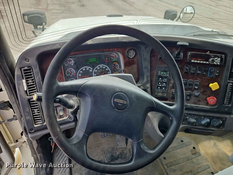 image for item EO7468 2018 Freightliner 108SD dump truck