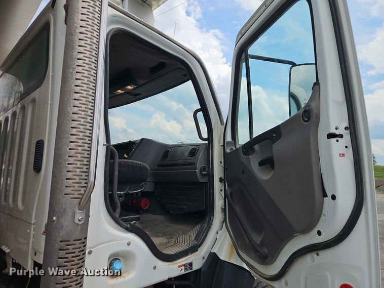 image for item EO7468 2018 Freightliner 108SD dump truck