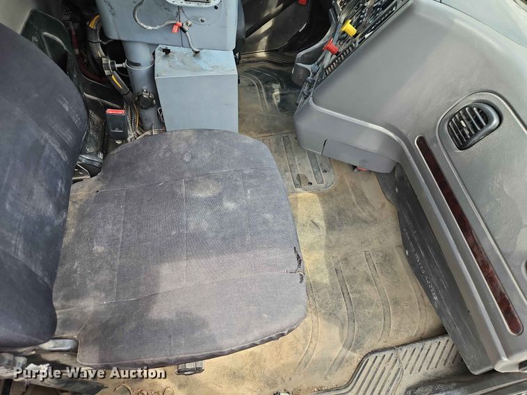 image for item EO7468 2018 Freightliner 108SD dump truck
