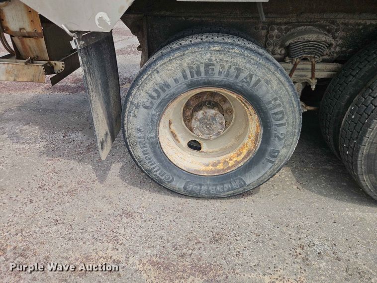 image for item EO7468 2018 Freightliner 108SD dump truck