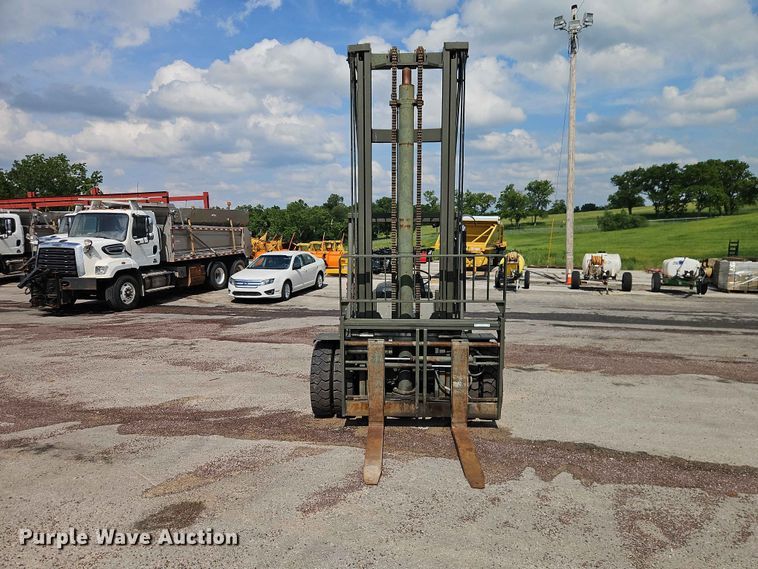 image for item EO7470 1983 Hyster H150F forklift