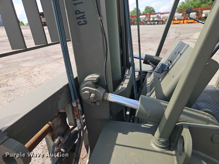 image for item EO7470 1983 Hyster H150F forklift