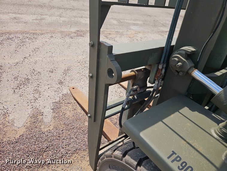 image for item EO7470 1983 Hyster H150F forklift