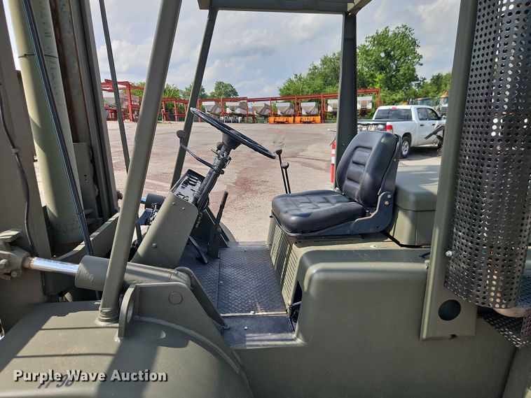 image for item EO7470 1983 Hyster H150F forklift